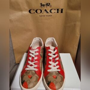 🍓Coach Clip Low Top Sneaker In Signature With Wild Strawberry Print CJ502🍓